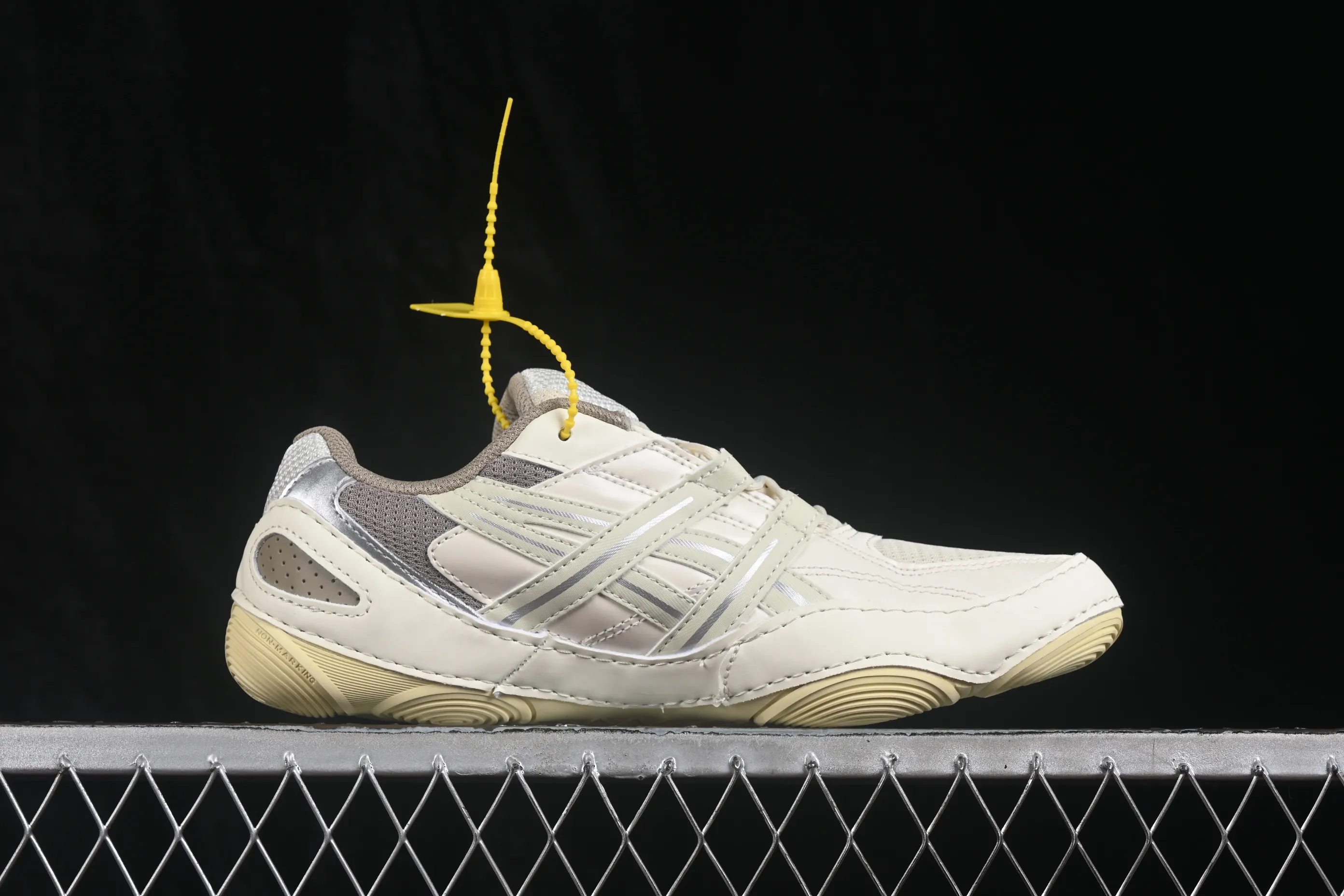 All categories Asics Asics series Asics Hypersync W version Asics Hypersync fashion retro breathable lightweight thin-soled moral training shoes 1203A879-250